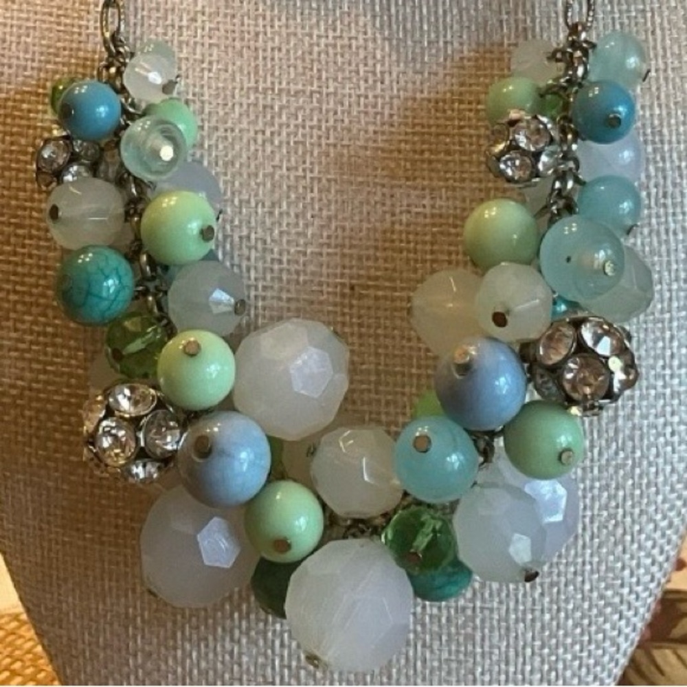 SEAFOAM GREEN  CLEAR  CRYSTALS NECKLACE - Picture 5 of 10